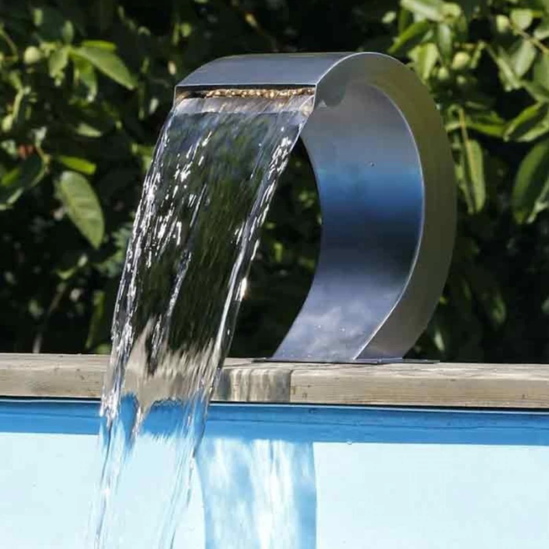 Cascade d'eau Mamba et Mamba S inox avec led pour piscine ou bassin