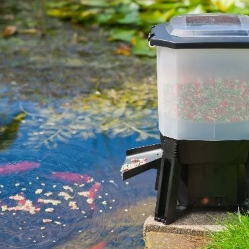 Distributeur automatique de nourriture pour poissons solaire